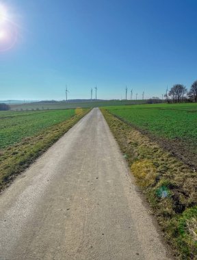 Bu Donegal İrlanda 'daki Vahşi Atlantik Yolu' nun bir kısmının fotoğrafı. Malin Head 'e giden kıvrımlı, kıvrımlı bir kıyı yoludur. İrlanda' nın en kuzey noktası..