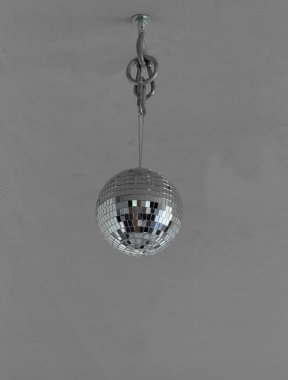 Güzel modern tavan lambaları ampul topları ev için dekorasyon şeklindedir ve fotokopi alanı ile duvar zemininde yaşarlar..