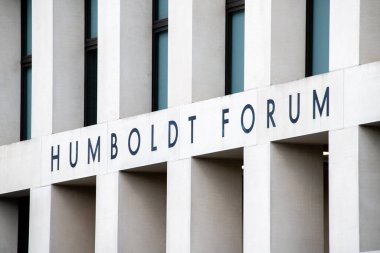 Berlin, Berlin / Almanya - 09 03 2022: Berlin 'deki Humboldt Forumu' nun mimarisini çok iyi tahmin edebileceğiniz bir resmi