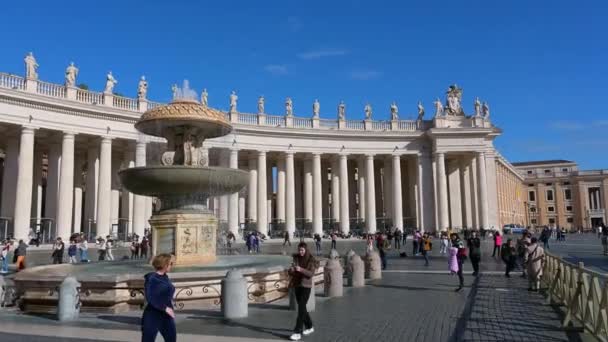 라티움 이탈리아 2022 크리스마스 트리가 세워지고있는 세인트 광장의 중심에 로마의 — 비디오