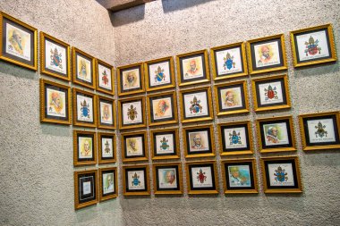 Citta del Vaticano, Vaticano - Stato della Citta del Vaticano - 11-22-2022: Vatikan 'ın Vatikan Müzesi' nde çeşitli pullar sergilendi