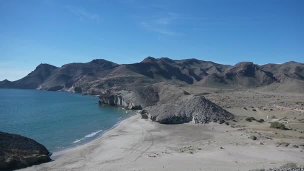 Powolna Patelnia Morza Śródziemnego Nad Odcinkiem Plaży Zaplecza Hiszpańskim Wybrzeżu — Wideo stockowe