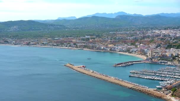 Una Sartén Desde Puerto Sobre Mar Mediterráneo Con Ciudad Xabia — Vídeos de Stock