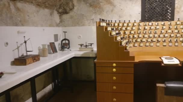 Granada Granada Spanyolország 2024 Kamera Egy Parfümgyártó Nosztalgikus Munkaterületén Terül — Stock videók