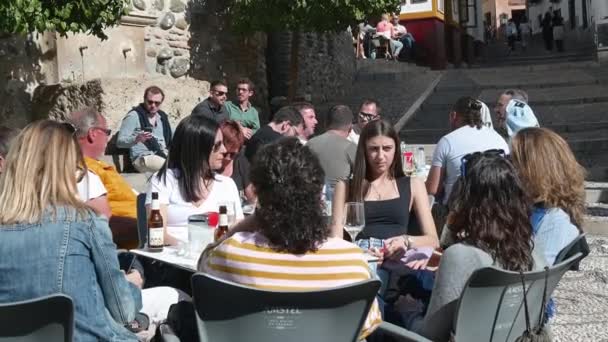 Granada Granada Spanje 2024 Buitenruimte Van Een Straatcafé Populair Bij — Stockvideo
