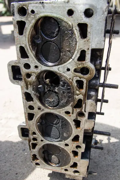 Arabanın başındaki arıza, silindir kapakçık arızası.