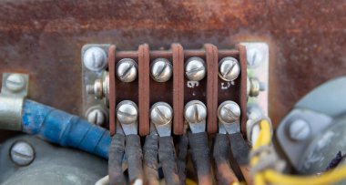 Eski Elektrik Terminali Bağlantısı: Endüstriyel Kablolama Bloğu
