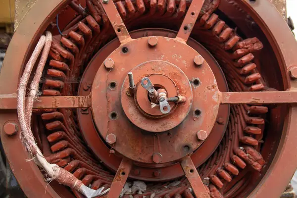 Endüstriyel Güç Üreticisi: Ağır Görevli Elektrik Makinesi