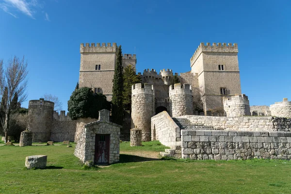 Castelo Medieval Ampudia Dia Ensolarado Palencia Castilla Len Espanha — Fotografia de Stock
