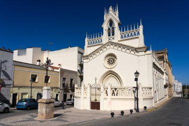 BADAJOZ, İspanya - 29 Ağustos 2021: Güneşli bir günde eski Badajoz kasabasındaki San Jose manastırı, Extremadura, İspanya