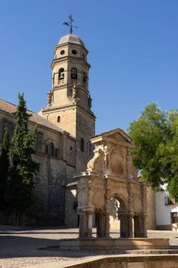 BAEZA, İspanya - SEPTEMBER 07, 2020: UNESCO, JAen, İspanya 'nın Dünya Mirası Alanındaki Nuestra Senora de Baeza' nın Natividad Katedrali.