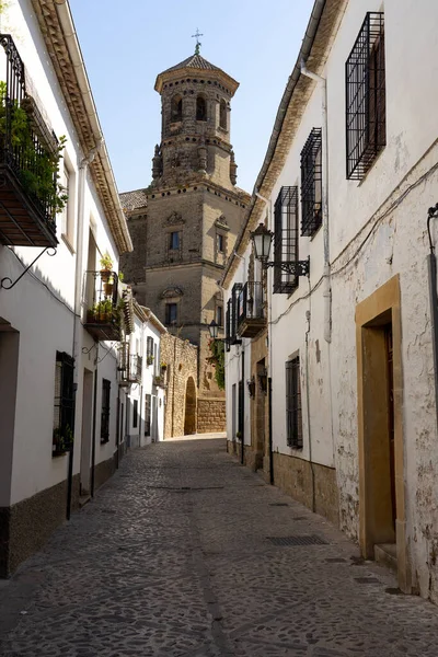 Calles Típicas Casco Antiguo Baeza Con Antigua Torre Universidad Patrimonio — Foto de Stock