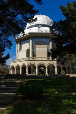 CORUNA, İspanya - Nisan 09, 2022: İspanya 'nın başkenti Galiçya' nın A Corua şehrinin merkezindeki Santa Margarita bahçelerindeki Bilim Müzesi