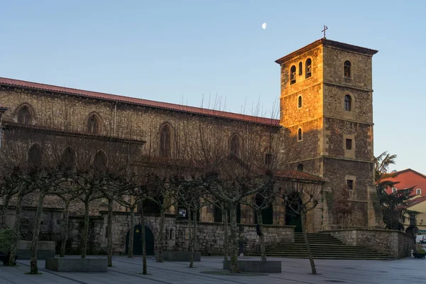 Aviles スペイン 2023年2月11日 スペインのアストゥリアス州アビレスの美しい街の旧市街にあるサン ニコラ バーリ教会 — ストック写真