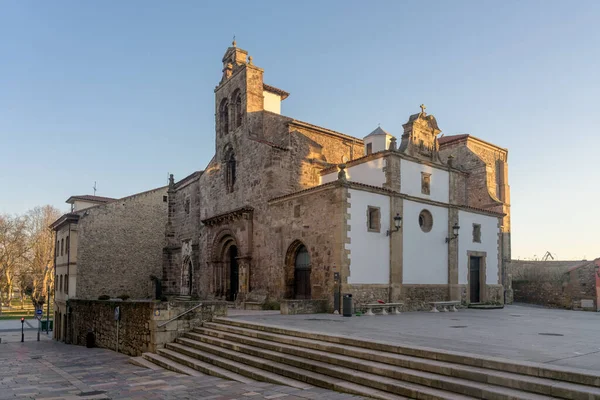 2月11日 2023年2月11日 西班牙阿斯图里亚斯美丽城市阿维拉老城圣安东尼奥德帕多瓦教堂 — 图库照片