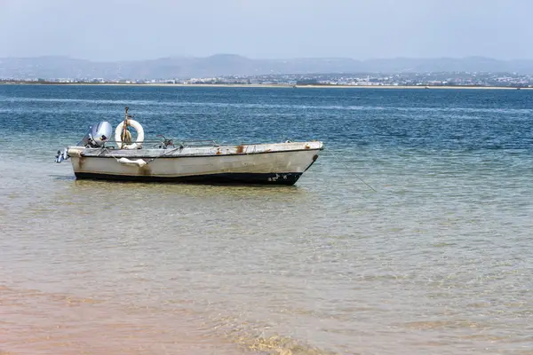 Illa Deserta Portugal Julho 2022 Barco Pesca Ilha Deserta Parque Fotografia De Stock