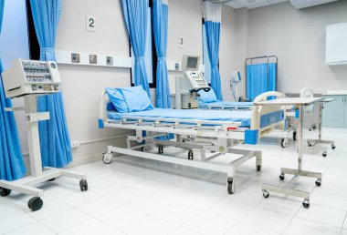Hasta yatağı ve araç gereçleri olan boş oda, hastane veya klinikteki hastaları desteklemeye yarayan araçlar da içermektedir..