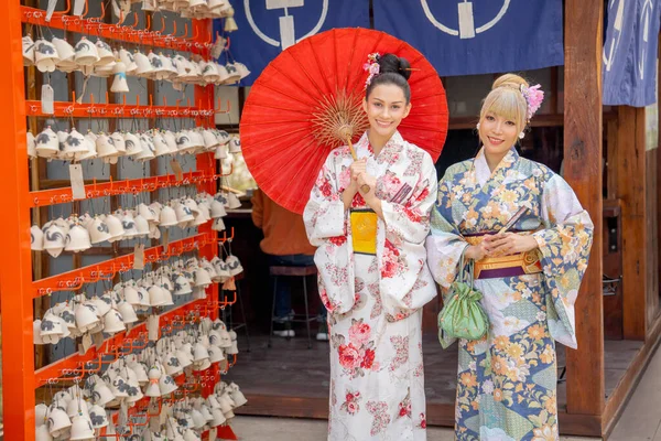 Zwei Asiatische Frauen Tragen Ein Kleid Japanischen Stil Mit Einem — Stockfoto