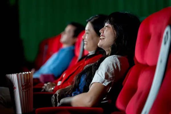Asiática Joven Mujer Adulta Sentarse Asiento Cine Con Hermana Ven — Foto de Stock