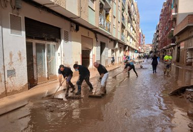 CATARROJA, SPAIN - 9 Ekim 2024: 29 Ekim - 30 Ekim 'de Valencia' da şiddetli yağışların yol açtığı yıkıcı sellerin görüntüsü. Felaket, Catarroja ve Paiporta gibi çok sayıda kasabayı etkiledi..