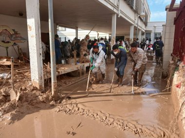 CATARROJA, SPAIN - 9 Ekim 2024: 29 Ekim - 30 Ekim 'de Valencia' da şiddetli yağışların yol açtığı yıkıcı sellerin görüntüsü. Felaket, Catarroja ve Paiporta gibi çok sayıda kasabayı etkiledi..
