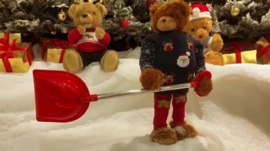 Noel Baba oyuncak ayılara Noel hediyesi getiriyor.