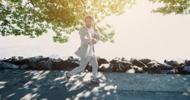 Riverside 'da Yürüyen Adam