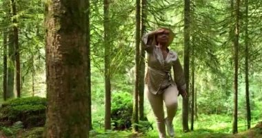 Güzel Hayat Ormanı, Doğa Çevre Alanında Yoga Yapan Kadın