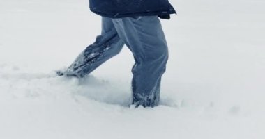 Kayıp Yürüyüş Yürüyüşü Kışın açık havada