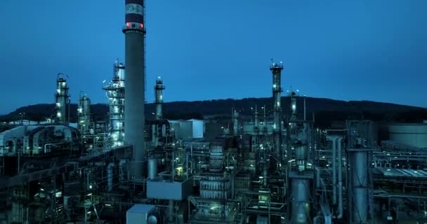 Filmiska Drönare Skott Industriella Olja Och Gas Raffinaderi Destilleri Anläggning — Stockvideo