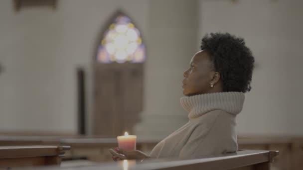 举行虔诚的精神祈祷仪式的宗教女性 — 图库视频影像