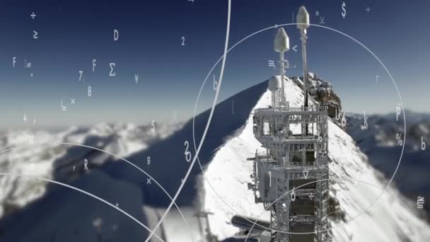Vedere Aeriană Turnului Antenă Radio Picioare Muntele Zăpadă Înaltă Înregistrare — Videoclip de stoc