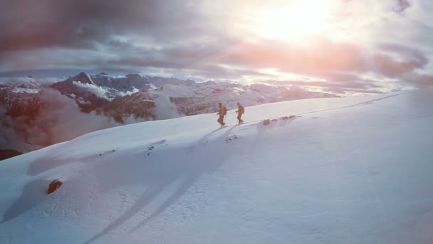 Expedición Aventura Alpina Senderismo Paisaje Montaña Nieve Profunda Aire Libre — Vídeo de stock