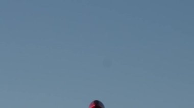 Ticari Uçak Jet Uçak Seyahatten sonra Havalimanı 'na indi. Yüksek kalite 4k görüntü