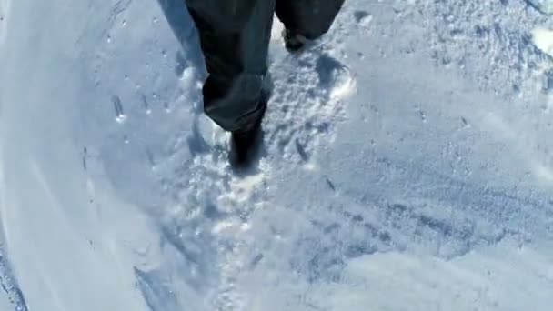 Alpské Dobrodružství Expedice Turistika Hluboké Zasněžené Horské Krajiny — Stock video