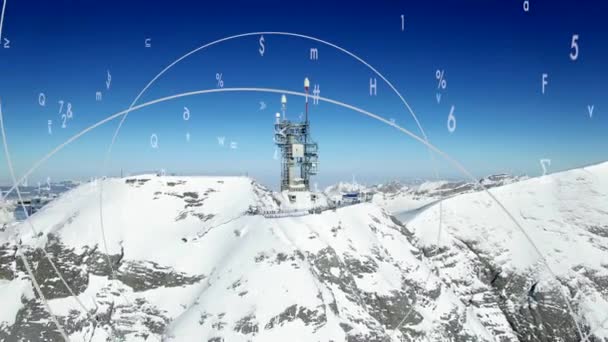 Vedere Aeriană Turnului Antenă Radio Picioare Muntele Zăpadă Înaltă Înregistrare — Videoclip de stoc