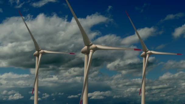 Windenergieanlagen Zur Erzeugung Erneuerbarer Nachhaltiger Energie Hochwertiges Filmmaterial — Stockvideo