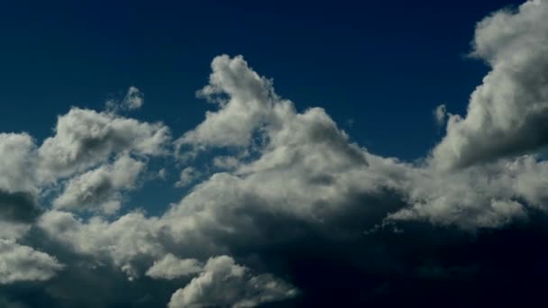 Gökyüzünde Hızla Hareket Eden Bulutların Zaman Akışı Yüksek Kalite Görüntü — Stok video