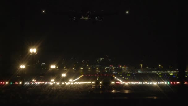 Εμπορική Αεροπλάνο Jet Plane Προσγείωση Στο Αεροδρόμιο Μετά Την Πτήση — Αρχείο Βίντεο