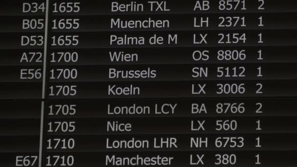 Kommersiella Flygplan Jet Plane Landning Flygplatsen Efter Flygresan Högkvalitativ Film — Stockvideo