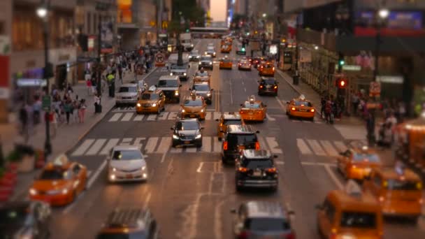 Folk Går Crowded Urban Road Reser Metropolis Högkvalitativ Film — Stockvideo