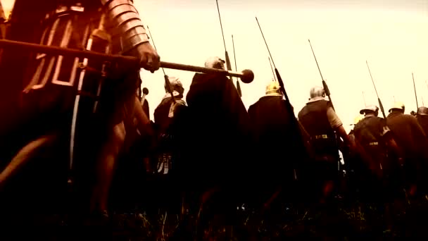 Înarmat Retro Soldat Epocă Worriors Scut Suliță Marching Înregistrare Fullhd — Videoclip de stoc