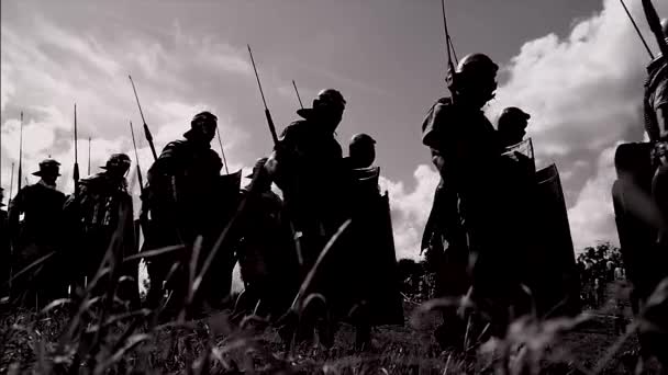 Înarmat Retro Soldat Epocă Worriors Scut Suliță Marching Înregistrare Fullhd — Videoclip de stoc