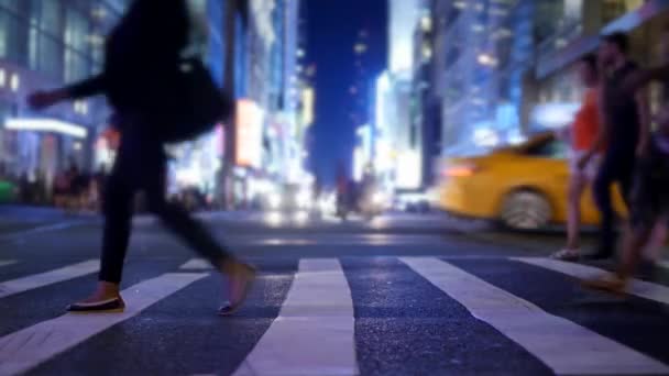 Lidé Chodící Přeplněné Městské Silnici Kteří Cestují Metropolis Vysoce Kvalitní — Stock video