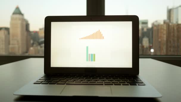 Business Person Bekerja Laptop Computer Accounting Finance Profits Data Charts — Stok Video