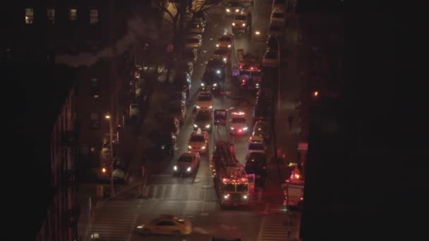 Brandkårens Servicebil Med Blinkande Sireneljus Natten Högkvalitativ Film — Stockvideo