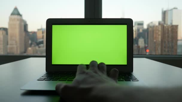 Computerscherm Geïsoleerd Groen Scherm Achtergrond Chroma Key Het Stadskantoor Hoge — Stockvideo