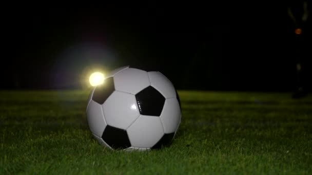 Fotbollsspelare Idrottare Träning Fotboll Sport Fotbollsplan Natten Högkvalitativ Film — Stockvideo