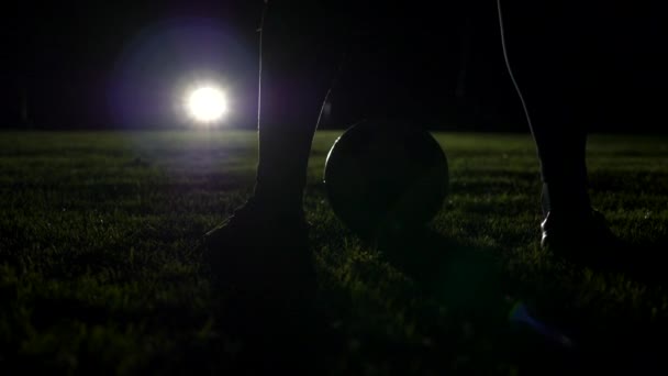 Futebol Jogador Atleta Treinamento Bola Esporte Campo Futebol Noite Imagens — Vídeo de Stock