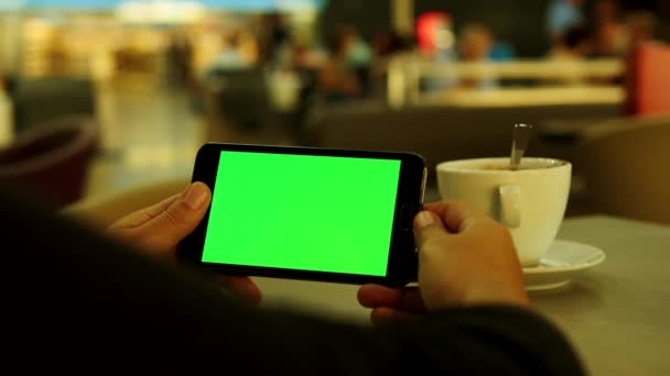 Дисплей Смартфона Изолирован Зеленом Фоне Экрана Высококачественные Кадры — стоковое видео